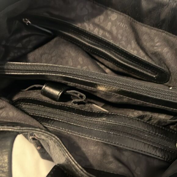 Perlina large black leather handbag 3 inside 1 outside zip pockets EUC - Picture 10 of 17